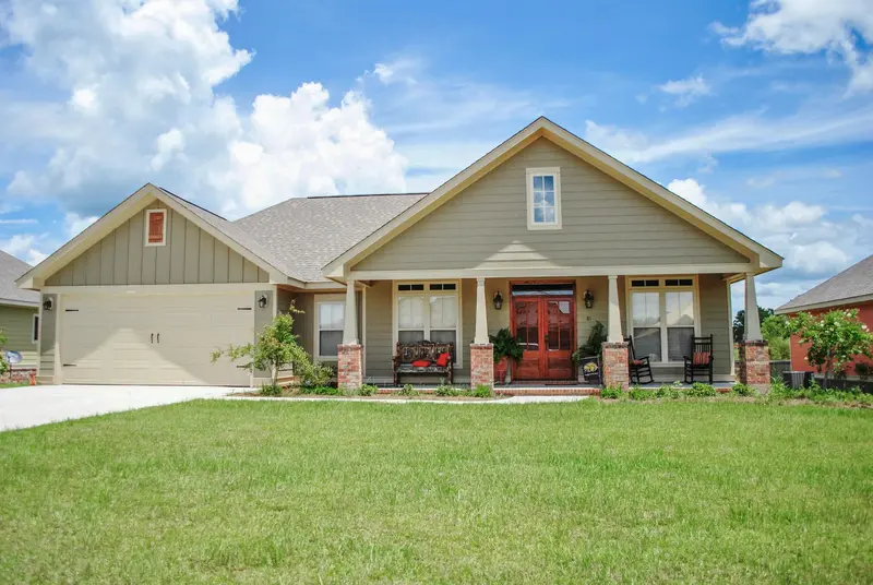 1,834-Square-Foot Home Featuring Multi-Use Exterior Areas And Compact Elegance 1