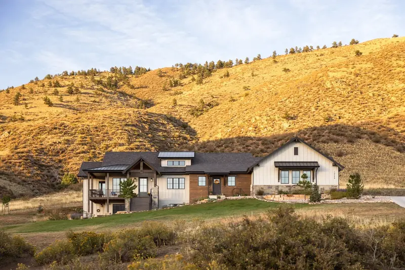 2,118-Square-Foot Ranch-Style Home With Walkout Basement And Extended Covered Porch 1