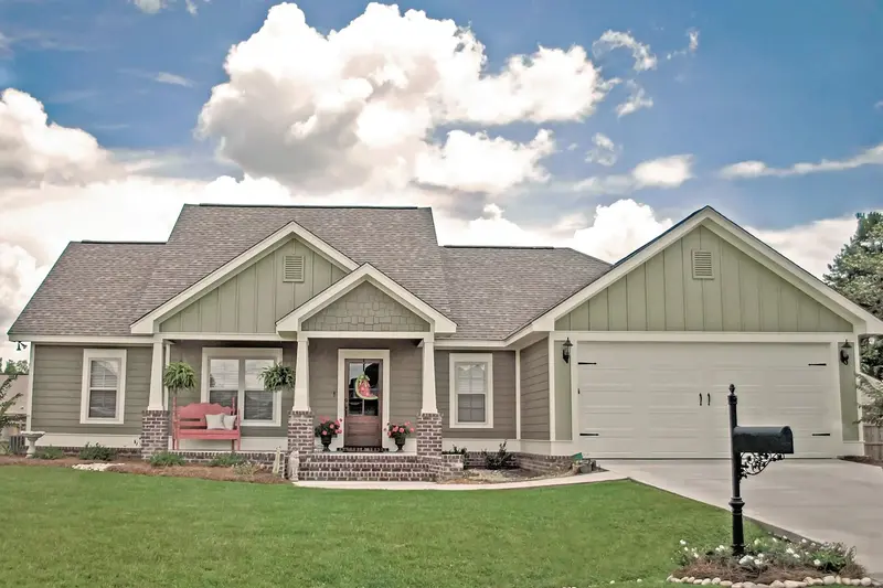 3-Bedroom Home Featuring Contemporary Upgrades And Generous Living Areas 1