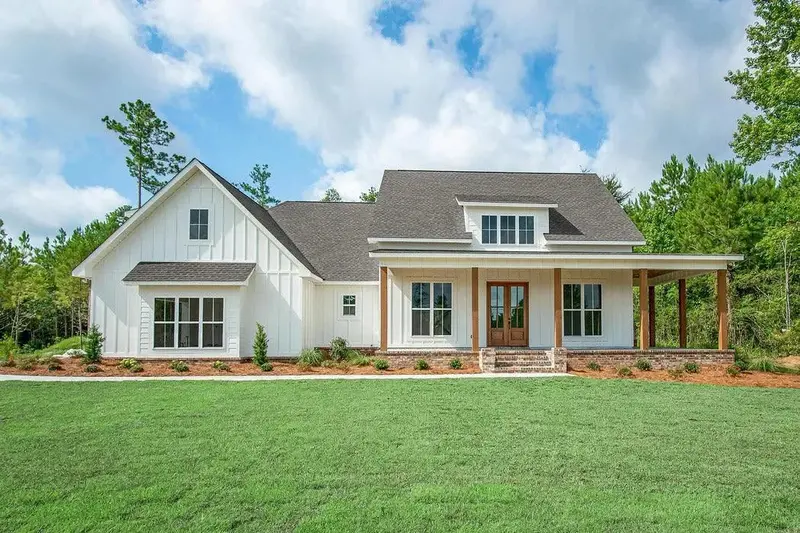 3-Bedroom Home Offering Dynamic Living Zones And Intuitive Spatial Organization 1