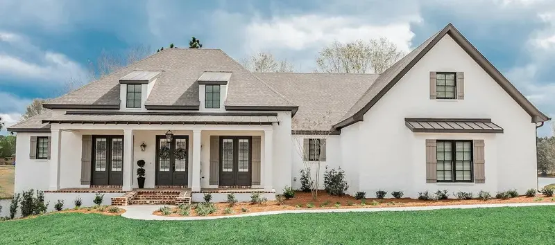 3-Bedroom Retreat Featuring Indoor-Outdoor Integration And Modern Comfort 1