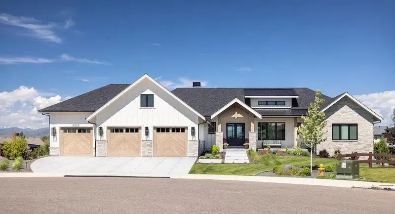 3205 Sq Ft Walkout Basement Home For Comfortable Family Living 1