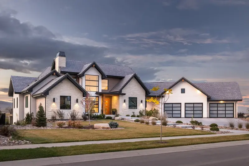 3,778-Square-Foot Refined Dwelling With Daylight Basement And Upper-Level Loft 1
