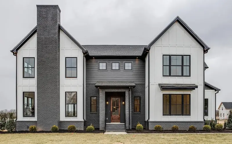 Elegant Three-Bedroom Home With Bonus Space And Seamless Indoor-Outdoor Living 1