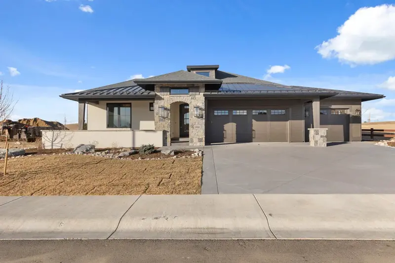 Prairie-Style Home (2,611 Sq Ft) With Walkout Basement, Lanai & Courtyard Garage 1